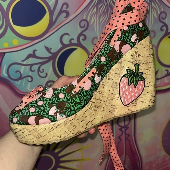 🆕🍓Too Fast Cirque Couture🍓Strawberry Wedges🍓 - Picture 10 of 15